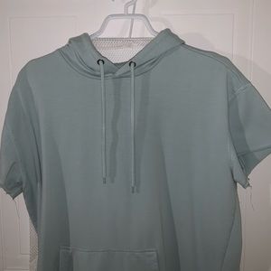 - Sleeveless hoodie